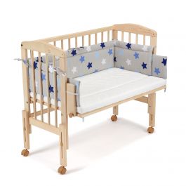 FabiMax Beistellbett PRO mit Matratze und Nestchen blaue Sterne auf grau