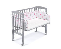 FabiMax Beistellbett PRO grau mit Matratze und Nestchen rosa Sterne auf weiß